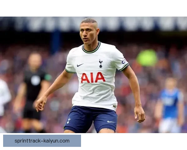 英超穆帅热刺近期表现稳健，球队状态逐渐回暖。